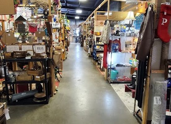 missouri/great-plains/shop/outpost-flea-market