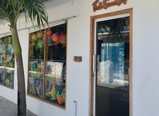 maldives/fulidhoo/shop/thinadhoo-souvenir-shop