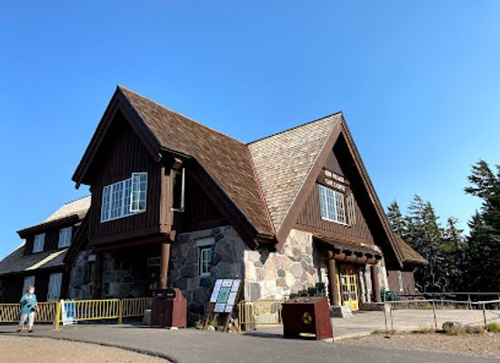 oregon/crater-lake-national-park/shop/rim-village-cafe-and-gift-shop