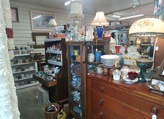 missouri/johnson-s-shut-ins-state-park/shop/silver-mine-quilts-antiques