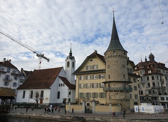 switzerland/lucerne/chapel-bridge/shop/grieder