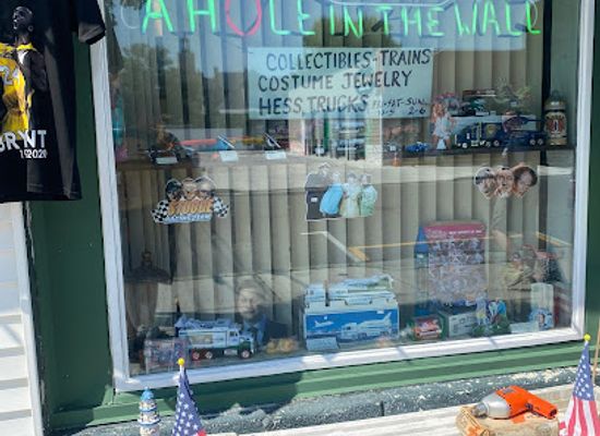 new-jersey/wildwood/shop/a-hole-in-the-wall