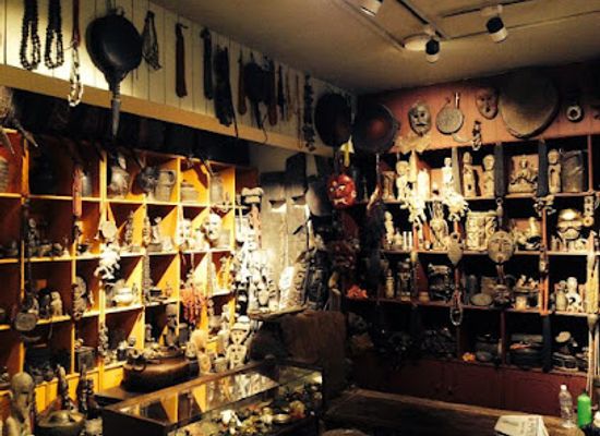 nepal/kathmandu/thamel/shop/blue-moon-curio-shop