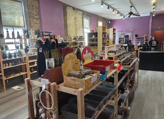 tennessee/memphis/beale-street/shop/the-broom-closet
