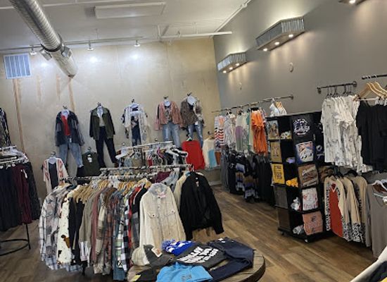 nebraska/norfolk/shop/unhinged-boutique-graphics
