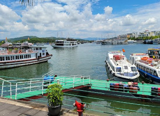 vietnam/ha-long/tuan-chau-island/shop/coffee-cherry
