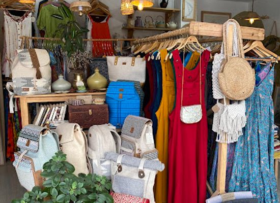 nepal/pokhara/lakeside/shop/earthly-treasures-pokhara-dihikopatan-lakeside