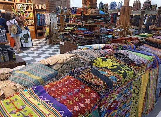 indonesia/komodo-national-park/shop/exotic-komodo-souvenir-shop