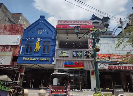 indonesia/yogyakarta/malioboro/shop/polo