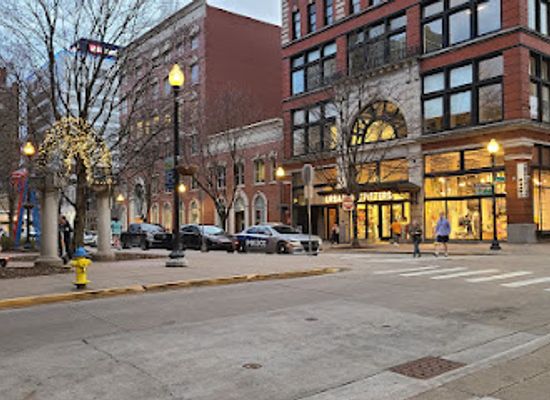 tennessee/knoxville/market-square/shop/urban-outfitters