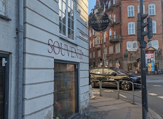 denmark/copenhagen/shop/copenhagen-souvenir-design-world-of-memories