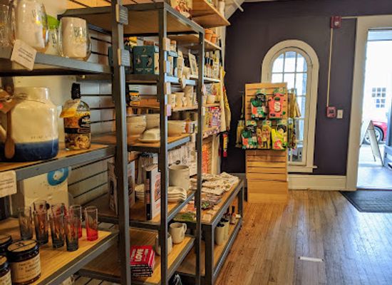 connecticut/mystic-seaport/shop/queenie-s-gift-emporium
