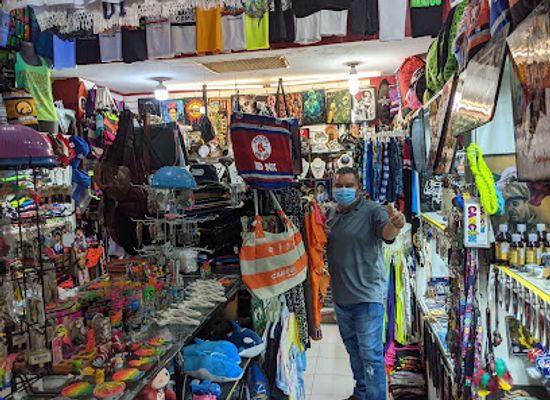 mexico/cancun/shop/plaza-caracol
