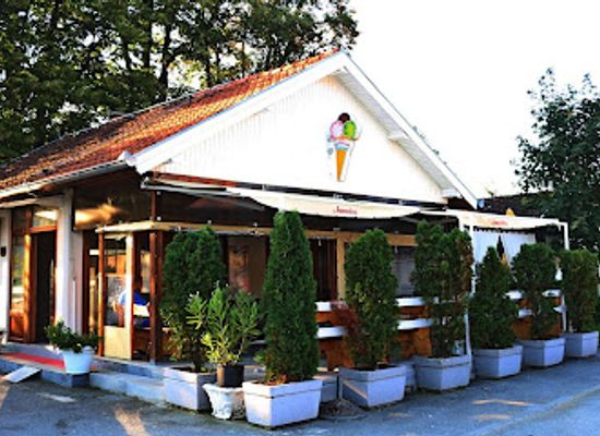 croatia/podravina/shop/ice-cream-shop-fontana