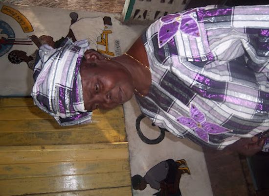 benin/ganvie-village/shop/celine-non-komey