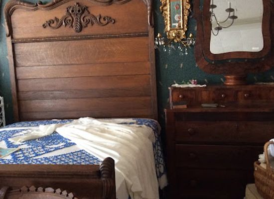 texas/longview/shop/pittypat-s-porch-antiques-and-quality-kitsch