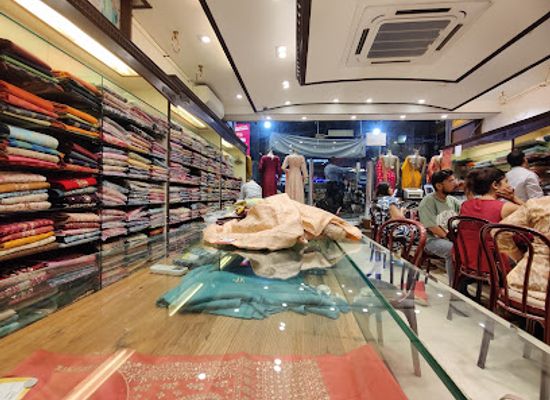 india/lucknow/hazratganj/shop/meena-bazaar