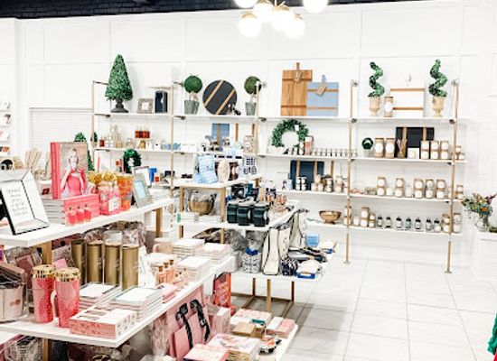missouri/southeast-missouri/shop/mollie-s-gifts-clothing-lifestyle