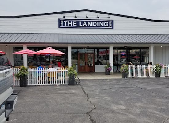 iowa/decorah/shop/the-landing-market
