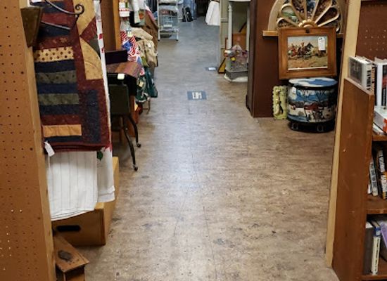 kansas/flint-hills/shop/layman-s-antique-mall-flea-market