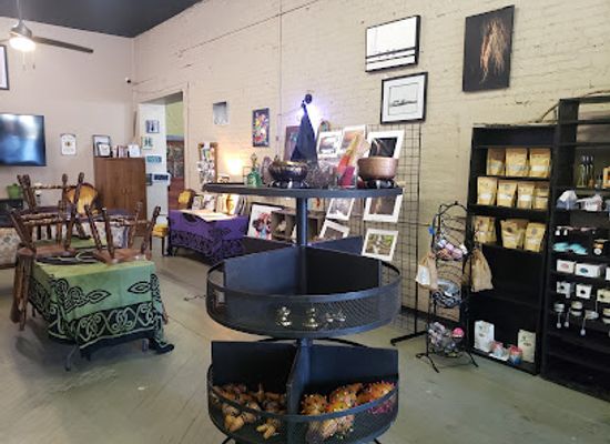 indiana/southern-indiana/shop/raven-s-roost-boutique