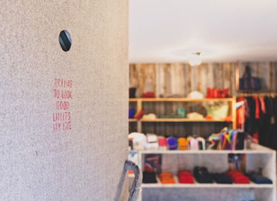 austria/arlberg/shop/lenai-linai-kleidung-aus-lech
