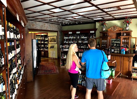west-virginia/greenbrier-river-trail/shop/robert-s-antiques-wine-store