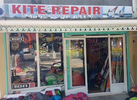 mauritius/le-morne/shop/la-gaulette-kite-repair