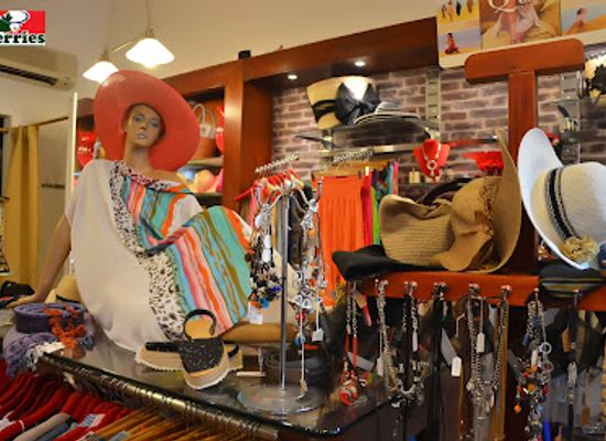 egypt/el-gouna/tamr-henna-square/shop/berries-gouna