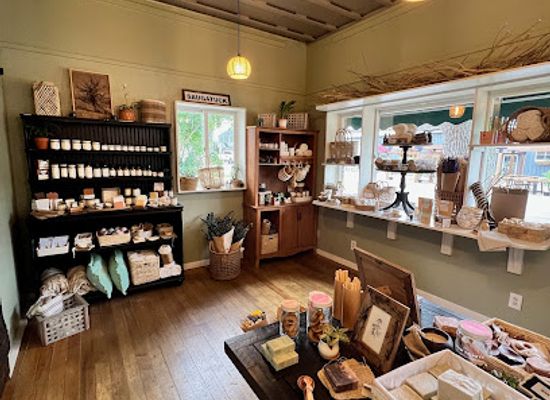 michigan/saugatuck/shop/maries-green-apothecary