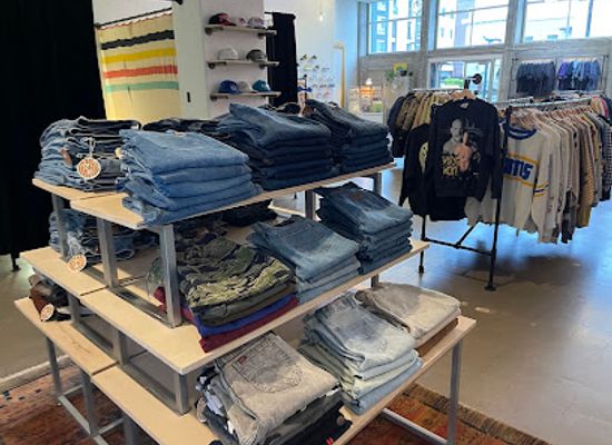 california/redding/shop/friday-s-vintage-co