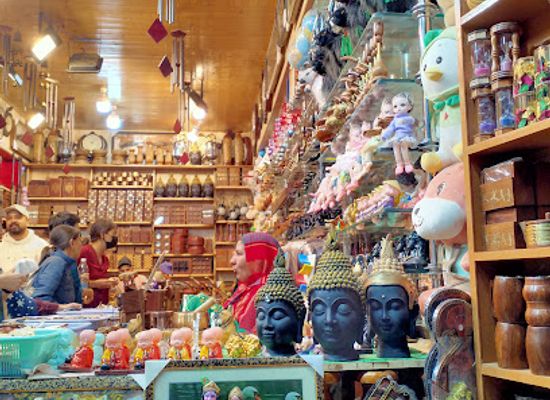india/himalayas/shop/mall-road-market-manali