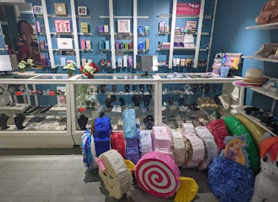 honduras/utila/shop/party-supplies