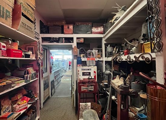canada/western-manitoba/shop/eras-antiques-and-art