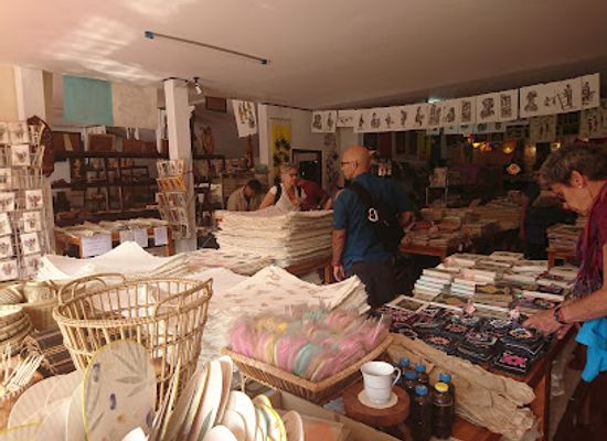 laos/luang-prabang/shop/nalongkone-shop-saa-paper-handicraft