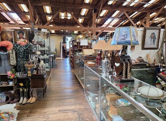 california/monterey/shop/cannery-row-antiques-mall