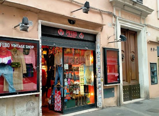 italy/rome/colosseo/shop/pifebo-vintage-shop