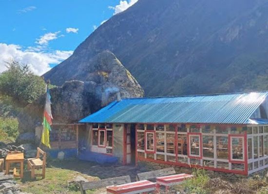 nepal/langtang-valley/shop/peacefull-bakery-tea-house