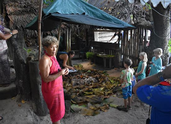 american-samoa/swains-island/shop/tisa-s-barefoot-bar