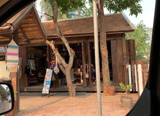 laos/oudomxay-province/shop/lao-souvenir-shop