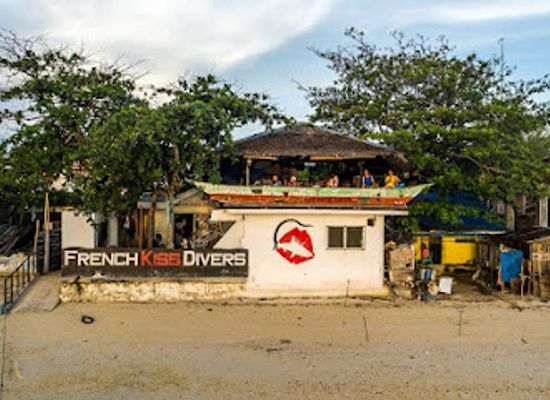 philippines/malapascua-island/shop/french-kiss-divers-malapascua