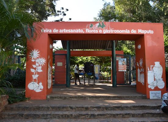 mozambique/makonde-plateau/shop/parque-dos-continuadores-feima