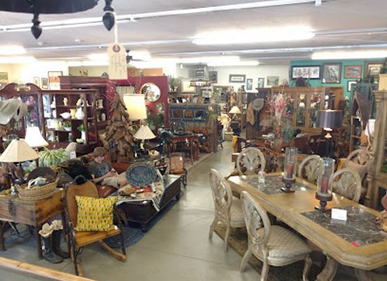 montana/the-flathead/shop/southside-consignment-center-antique-store