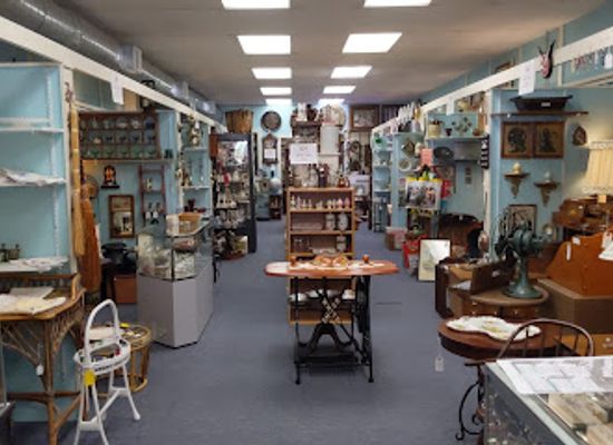 vermont/bennington/shop/monument-vintage-antiques-and-collectables