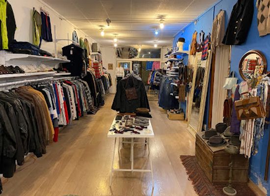 spain/barcelona/gracia/shop/revolution-vintage-clothing