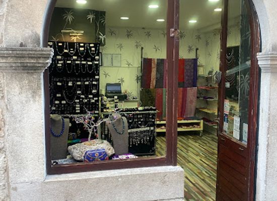 croatia/dubrovnik/old-town/shop/downtown-store
