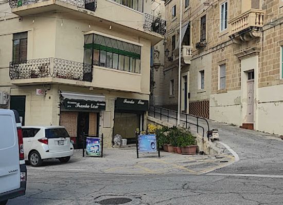 malta/cottonera/shop/franka-lira-malla