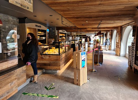 france/les-arcs/shop/the-cooperative-saint-bernard-sica
