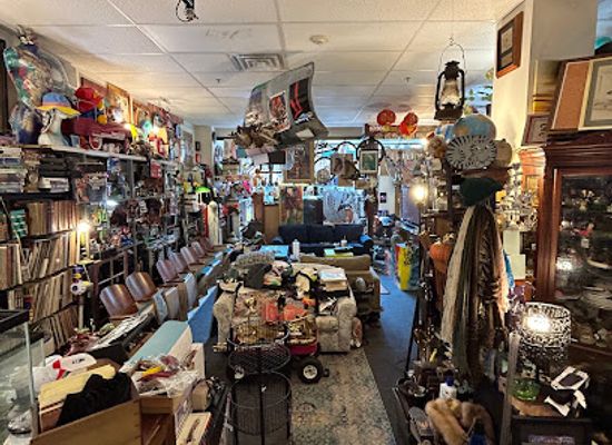 massachusetts/lowell/downtown-lowell/shop/flipflop-vintage