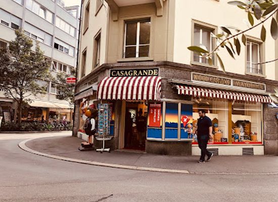 switzerland/lucerne/shop/casagrande-souvenirs-watches-lowendenkmal